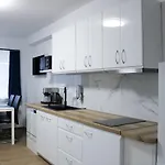 Lyly Apartment - Free Parking, Near The Metro