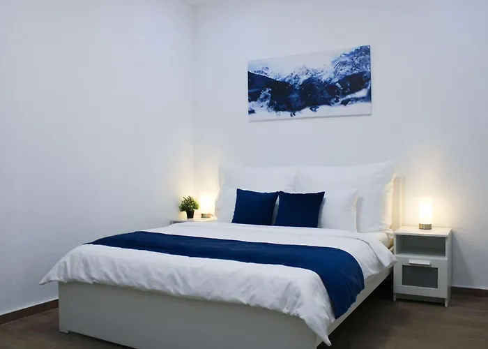 Lyly Apartment - Free Parking, Near The Metro